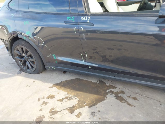 2025 TESLA MODEL X 7SAXCBE5XSF462160 Photo 5