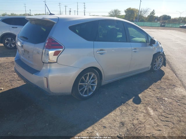 Toyota Prius V Five 2016 JTDZN3EUXGJ044128 Image 4