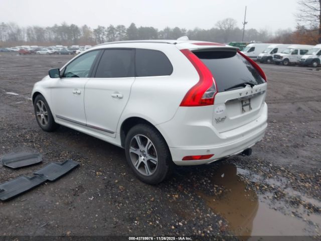 2015 VOLVO XC60 YV4902RK9F2749395 Photo 2