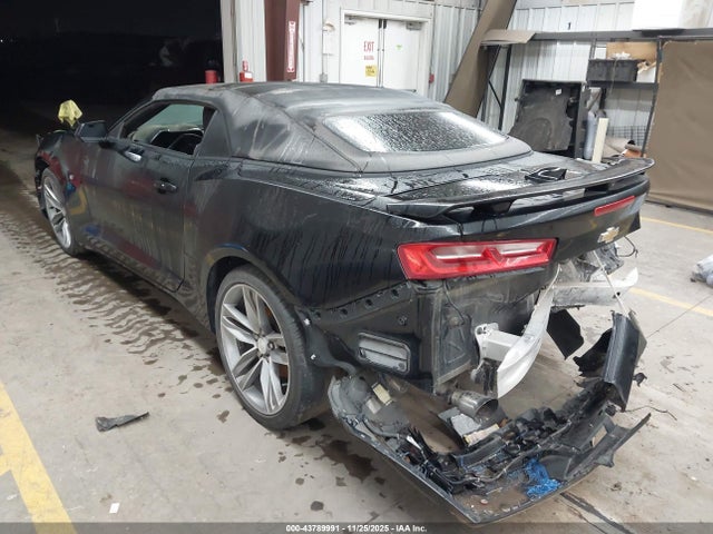 2018 CHEVROLET CAMARO 1G1FB3DS5J0143747 Photo 2