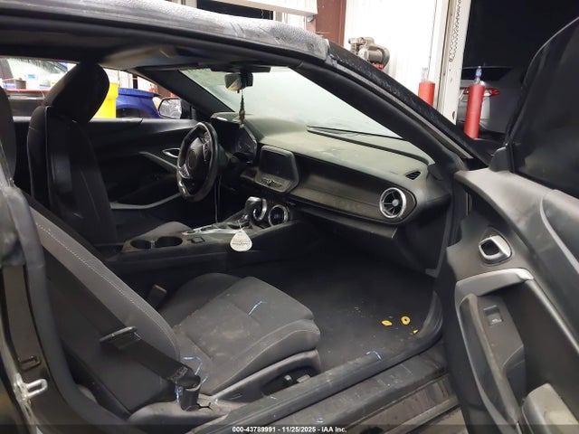 2018 CHEVROLET CAMARO 1G1FB3DS5J0143747 Photo 4