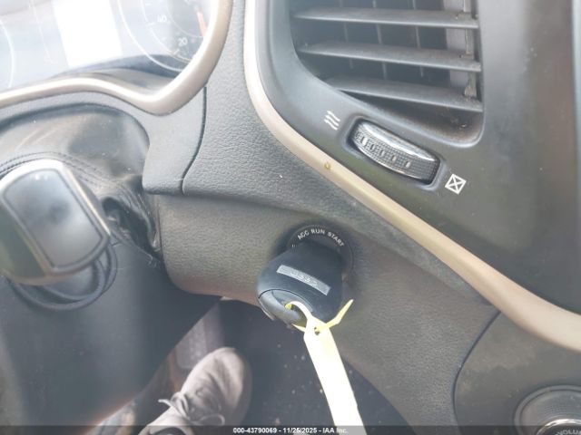 2018 JEEP CHEROKEE 1C4PJLCX0JD612666 Photo 10