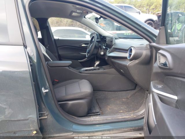 2025 CHEVROLET TRAX KL77LFEP7SC240465 Photo 4