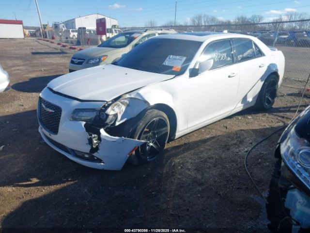 2018 CHRYSLER 300 2C3CCABG8JH142828 Photo 1