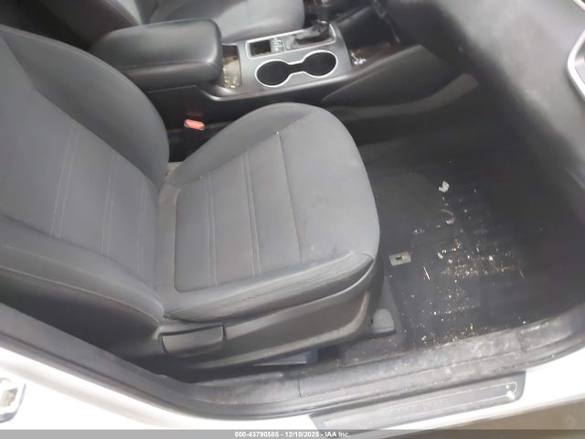 5XYPGDA31JG359041 KIA Sorento 2.4l Lx
