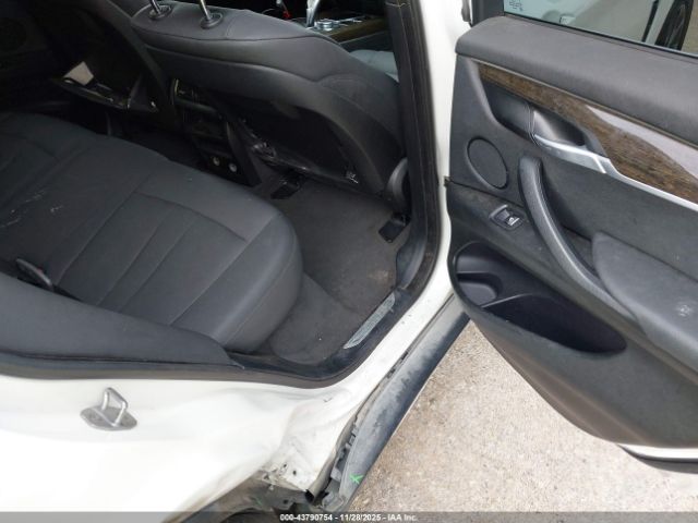 2017 BMW X5 5UXKR2C35H0X06925 Photo 7