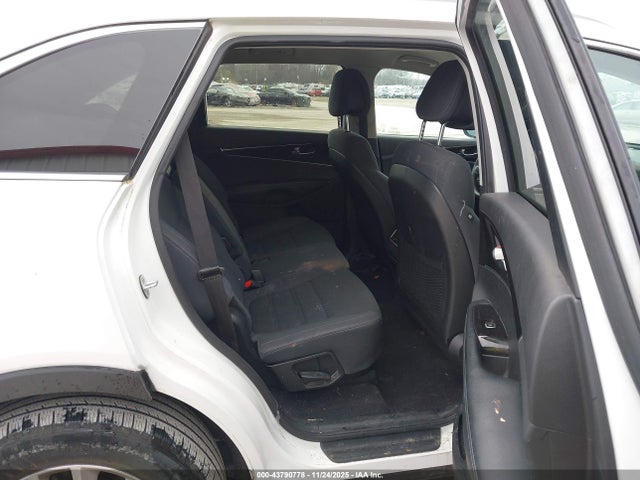 KIA Sorento 2017 5XYPGDA55HG197443 Image 8