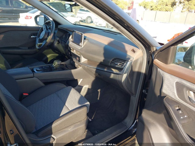 JN8BT3BB7PW472532 Nissan Rogue Sv Intelligent Awd