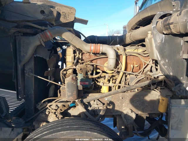 43790967 :رقم المزاد ، 1XKWDB0X33J393602 vin ، 2003 Kenworth Construction W900 مزاد بيع
