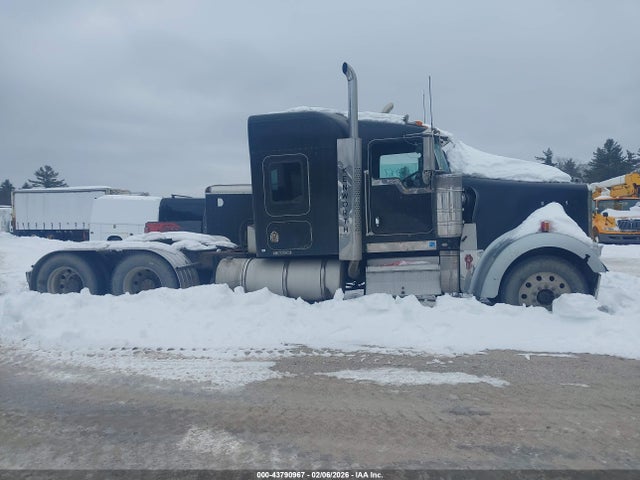 43790967 :رقم المزاد ، 1XKWDB0X33J393602 vin ، 2003 Kenworth Construction W900 مزاد بيع