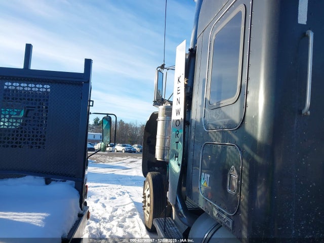 43790967 :رقم المزاد ، 1XKWDB0X33J393602 vin ، 2003 Kenworth Construction W900 مزاد بيع