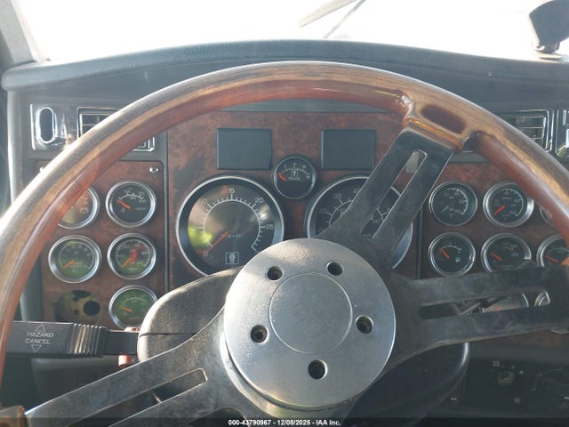 43790967 :رقم المزاد ، 1XKWDB0X33J393602 vin ، 2003 Kenworth Construction W900 مزاد بيع