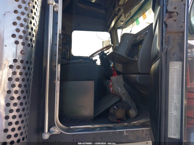 43790967 :رقم المزاد ، 1XKWDB0X33J393602 vin ، 2003 Kenworth Construction W900 مزاد بيع
