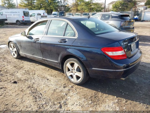 2011 MERCEDES-BENZ C 300 WDDGF8BBXBR147876 Photo 2