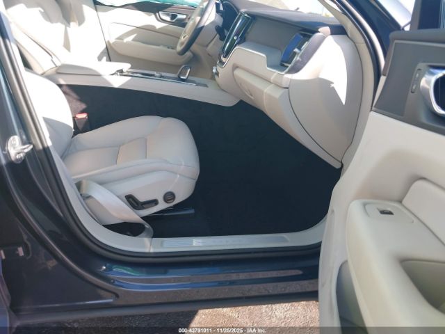 2025 VOLVO XC60 YV4M12RC9S1152800 Photo 4