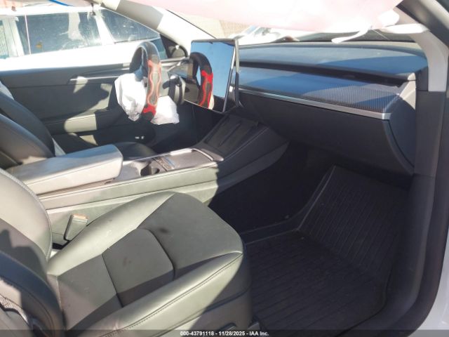 2024 TESLA MODEL Y 7SAYGDEE9RF090860 Photo 4