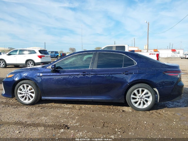 Продажа на аукционе авто 2022 Toyota Camry Le, vin: 4T1C11AK6NU617463, номер лота: 43791125