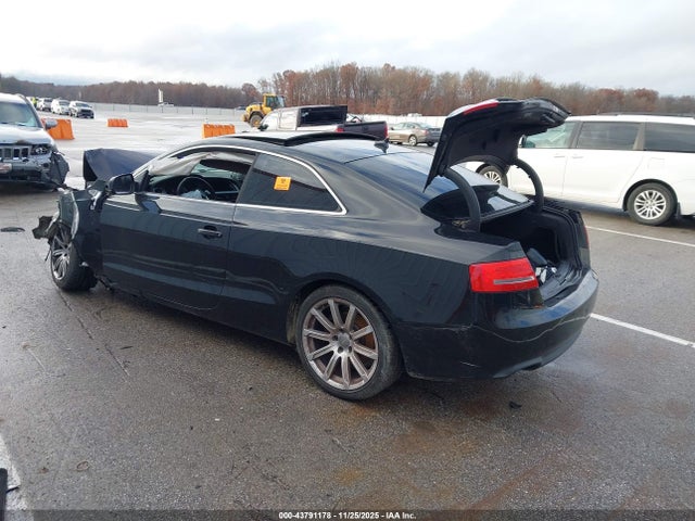 2011 AUDI A5 WAULFAFR2BA082993 Photo 2