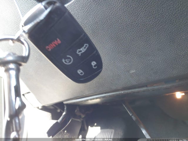43791189 :رقم المزاد ، 2C3CCABG0MH537039 vin ، 2021 Chrysler 300 300s مزاد بيع