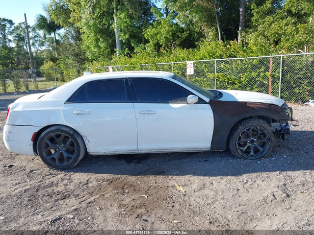 43791189 :رقم المزاد ، 2C3CCABG0MH537039 vin ، 2021 Chrysler 300 300s مزاد بيع
