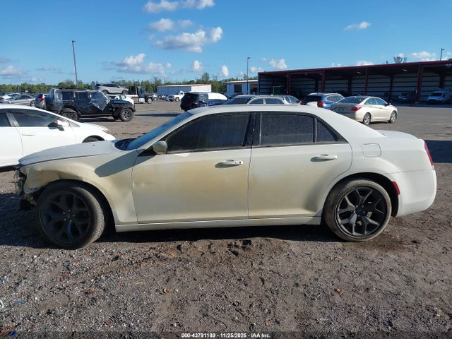 43791189 :رقم المزاد ، 2C3CCABG0MH537039 vin ، 2021 Chrysler 300 300s مزاد بيع