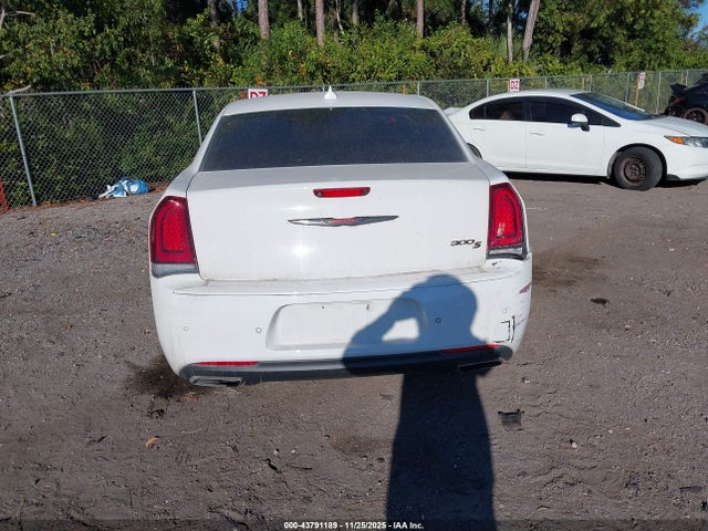 43791189 :رقم المزاد ، 2C3CCABG0MH537039 vin ، 2021 Chrysler 300 300s مزاد بيع