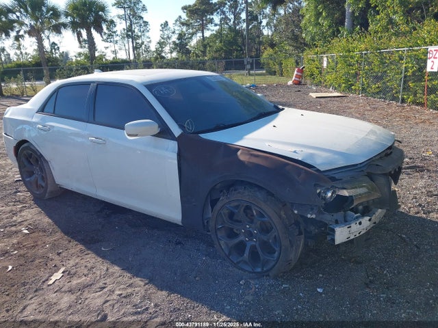 43791189 :رقم المزاد ، 2C3CCABG0MH537039 vin ، 2021 Chrysler 300 300s مزاد بيع