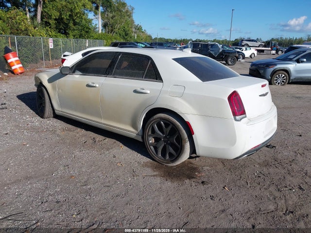 43791189 :رقم المزاد ، 2C3CCABG0MH537039 vin ، 2021 Chrysler 300 300s مزاد بيع