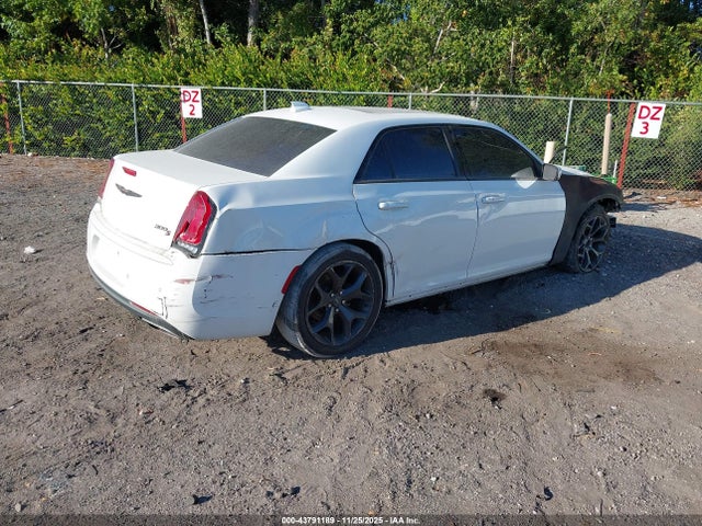43791189 :رقم المزاد ، 2C3CCABG0MH537039 vin ، 2021 Chrysler 300 300s مزاد بيع