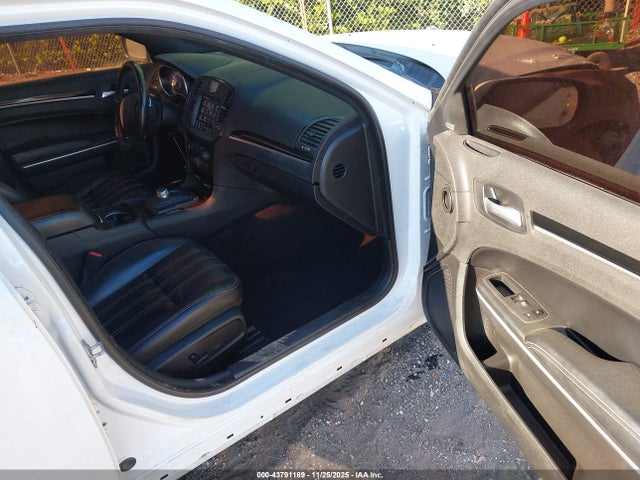 43791189 :رقم المزاد ، 2C3CCABG0MH537039 vin ، 2021 Chrysler 300 300s مزاد بيع