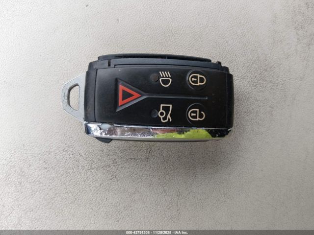 2012 JAGUAR XF SAJWA0HB9CLS40584 Photo 10