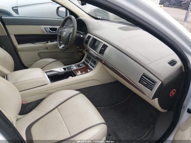 2012 JAGUAR XF SAJWA0HB9CLS40584 Photo 4