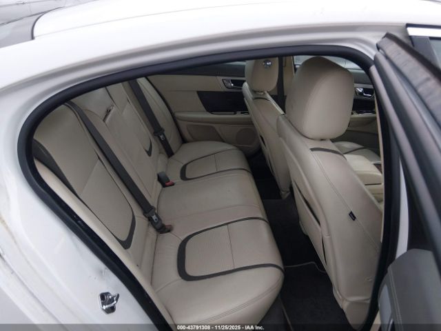 2012 JAGUAR XF SAJWA0HB9CLS40584 Photo 7