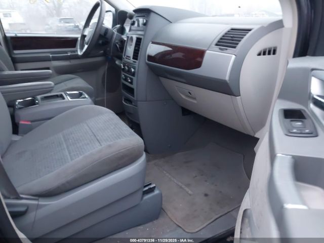 2010 CHRYSLER TOWN & COUNTRY 2A4RR5D19AR141728 Photo 4