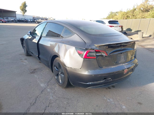 2018 TESLA MODEL 3 5YJ3E1EB1JF128751 Photo 2