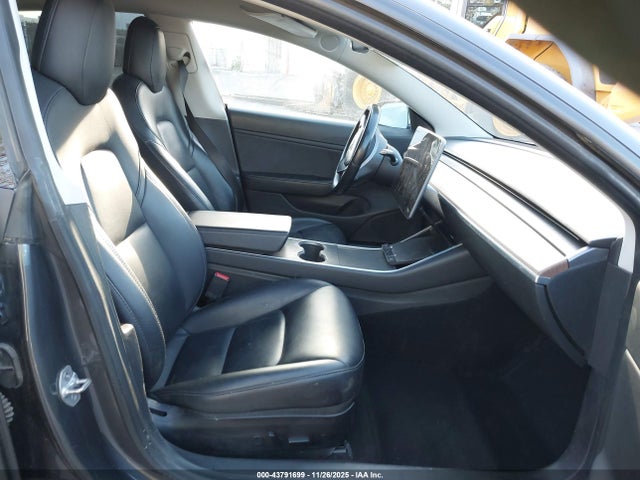 2018 TESLA MODEL 3 5YJ3E1EB1JF128751 Photo 4