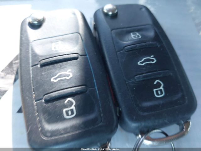 2018 VOLKSWAGEN BEETLE 3VWFD7AT3JM710862 Photo 10