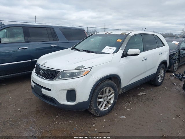 2015 KIA SORENTO 5XYKT3A61FG601912 Photo 1