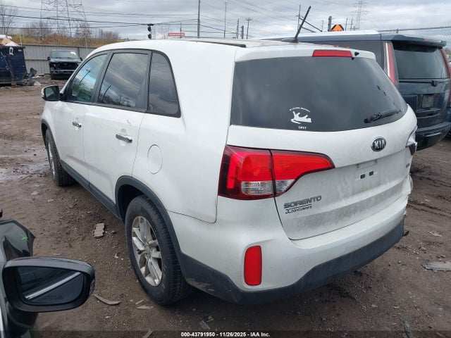 2015 KIA SORENTO 5XYKT3A61FG601912 Photo 2