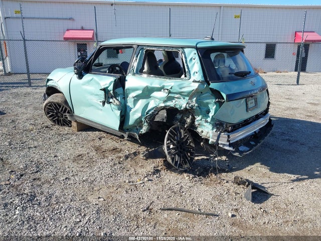 2025 MINI HARDTOP WMW23GD04S2W69945 Photo 2