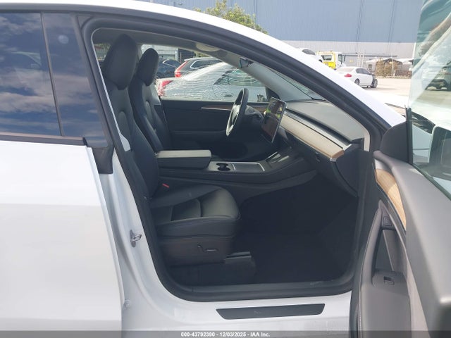 2022 TESLA MODEL Y 7SAYGDEE0NF544844 Photo 4