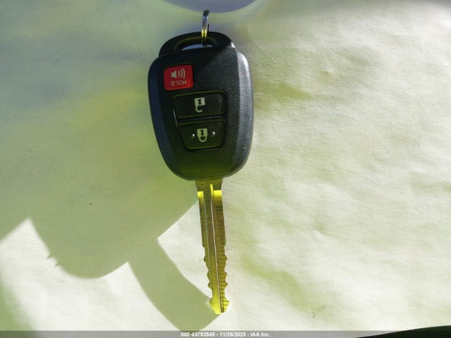 2T3ZFREV6HW345992 Toyota RAV4 LE