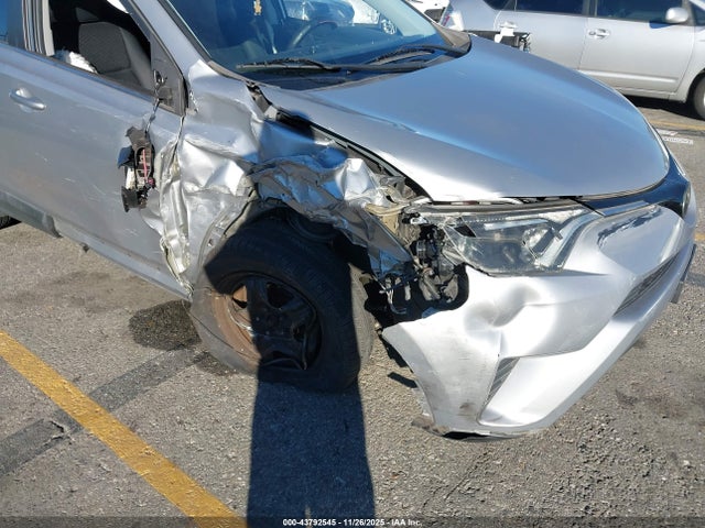 2T3ZFREV6HW345992 Toyota RAV4 LE