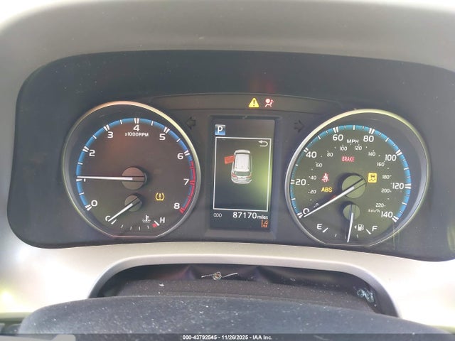 2T3ZFREV6HW345992 Toyota RAV4 LE