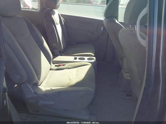 JN8AE2KP8F9133643 Nissan QUEST S