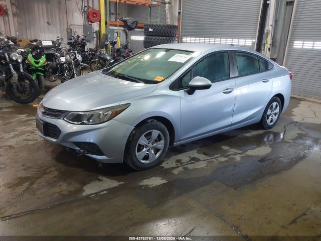 Chevrolet Cruze Ls Auto 2018 1G1BC5SM7J7121963 Image 2