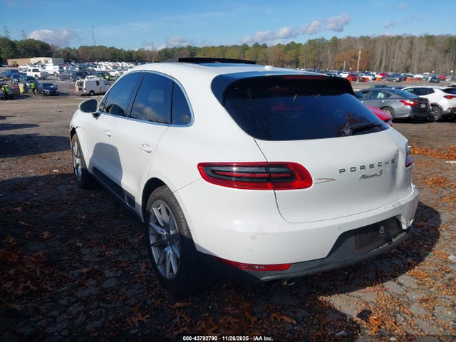 2015 PORSCHE MACAN WP1AB2A50FLB59269 Photo 2