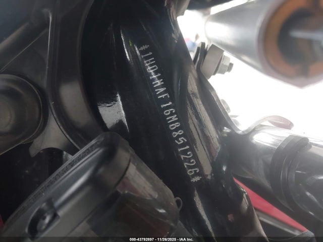 2021 HARLEY-DAVIDSON FLHTCUTG 1HD1MAF16MB851226 Photo 9