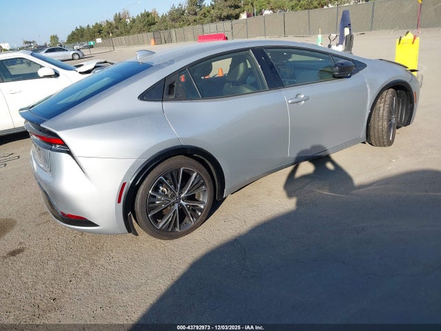 Toyota Prius 2025 JTDACAAUXS3060579 Image 18