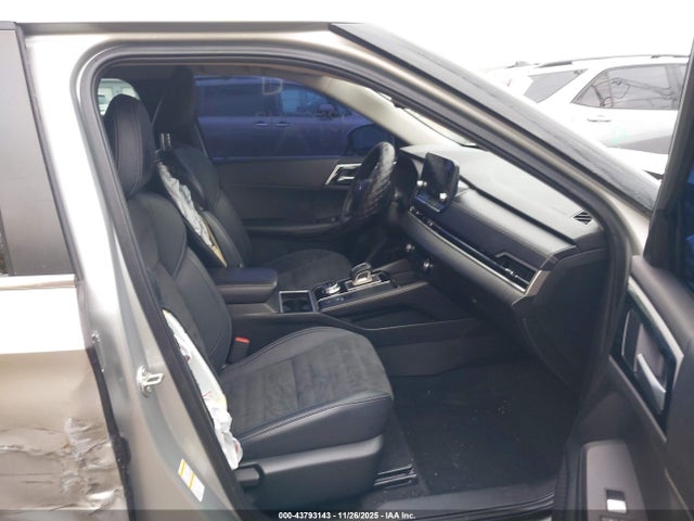 2023 MITSUBISHI OUTLANDER JA4J4UA81PZ017376 Photo 4